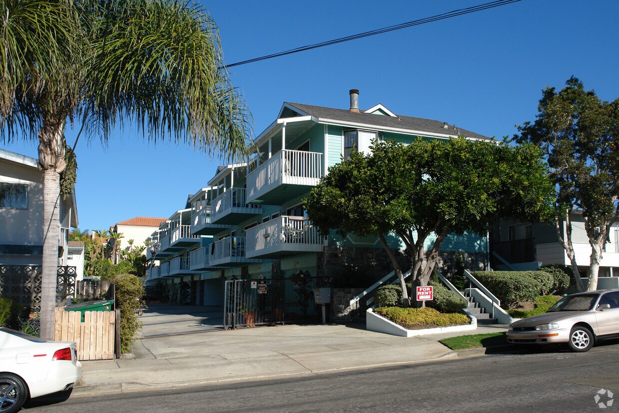 Primary Photo - 166-178 Walnut Ave