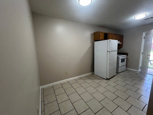 Building Photo - 467 30th Pl