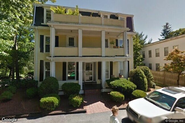 Foto del edificio - 15 Bemis Rd