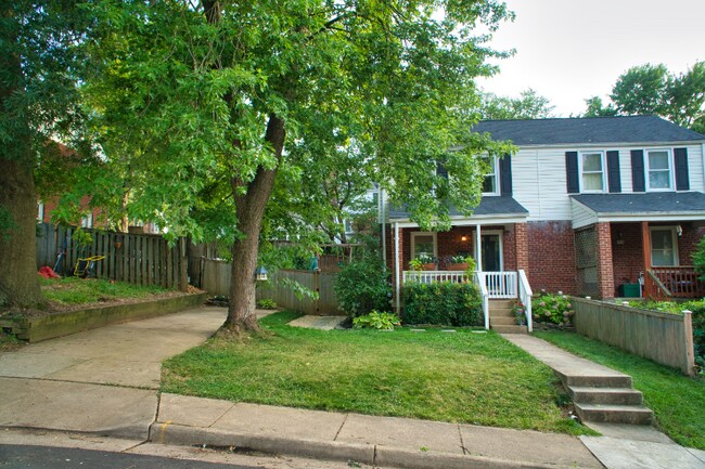 Building Photo - 2711 Farnsworth Dr