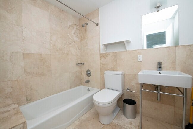 Foto del edificio - 4035 N Meridian Ave