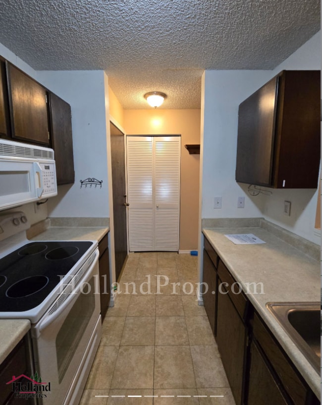 Building Photo - Charming 1-Bedroom Condo in a Quiet, Desirable Community ** Comimg Soon!**