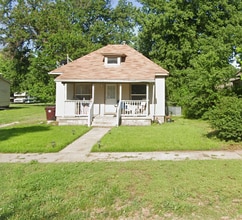 Building Photo - 825 N Main St
