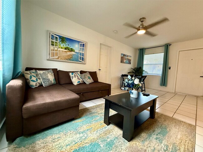 Foto del edificio - 3208 Canal Dr