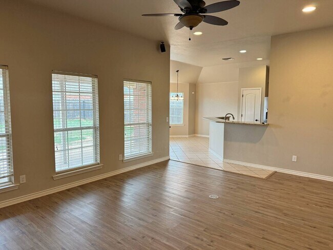 Building Photo - Beautiful 4 Bed 2 Bath home in Patriot Place!