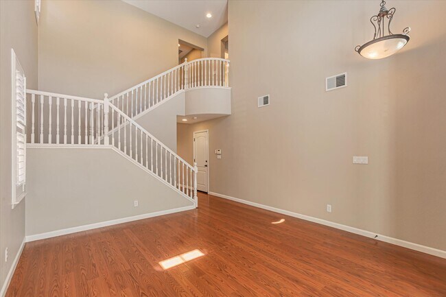 Foto del edificio - 1575 Banbury Dr