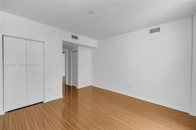 Foto del edificio - 18800 NE 29th Ave