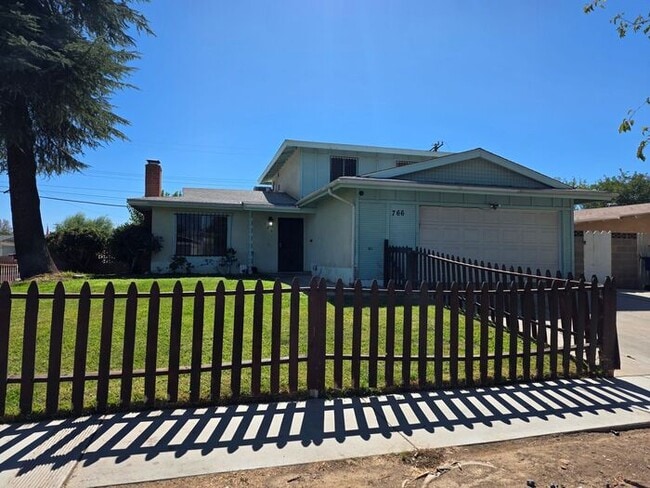 Building Photo - New Listing!