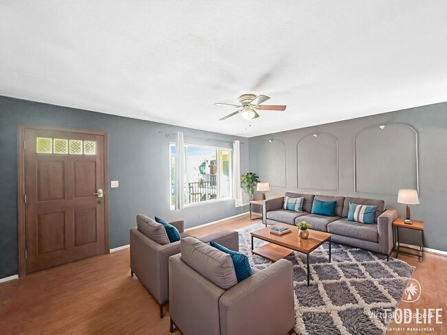 Foto del edificio - Beautiful 2B 1BA Condo w/ Reserved Parking and Wall AC!