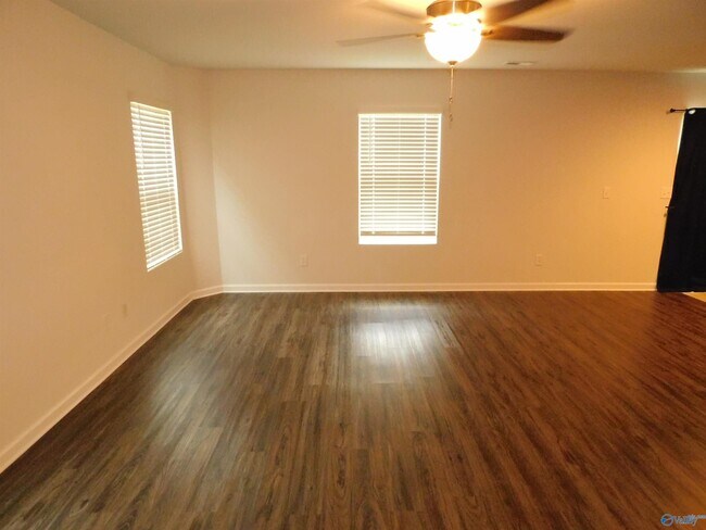 Foto del edificio - 136 Winstead Cir