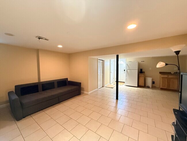 Foto del edificio - 8714 Edmonston Rd