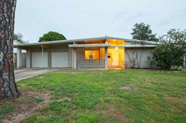 Building Photo - 9614 Meadowcroft Dr