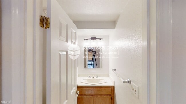 Building Photo - 473 S Clovercrest Ln