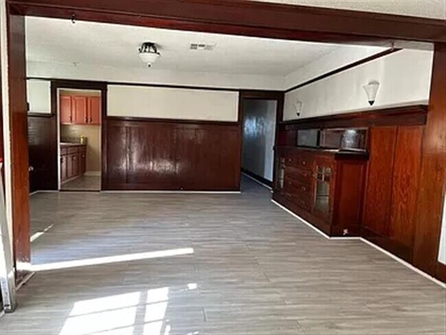 Building Photo - Great home with 2 bedrooms