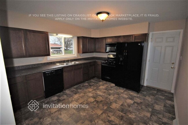 Building Photo - 8732 Oak Park Ave