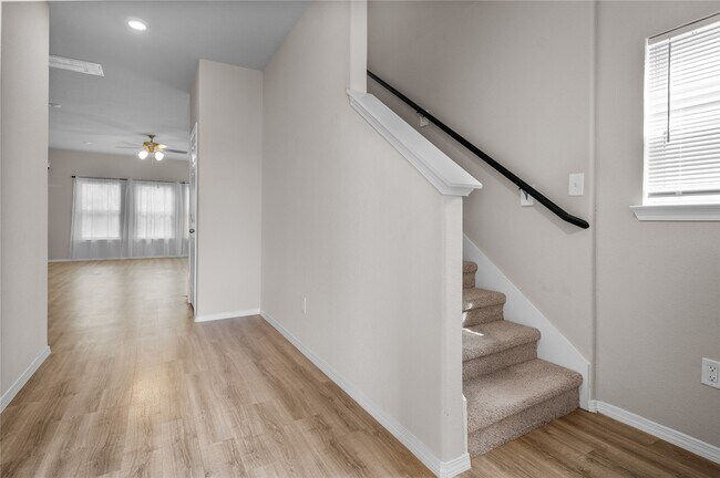 Foto del edificio - 707 Long Cedar Dr