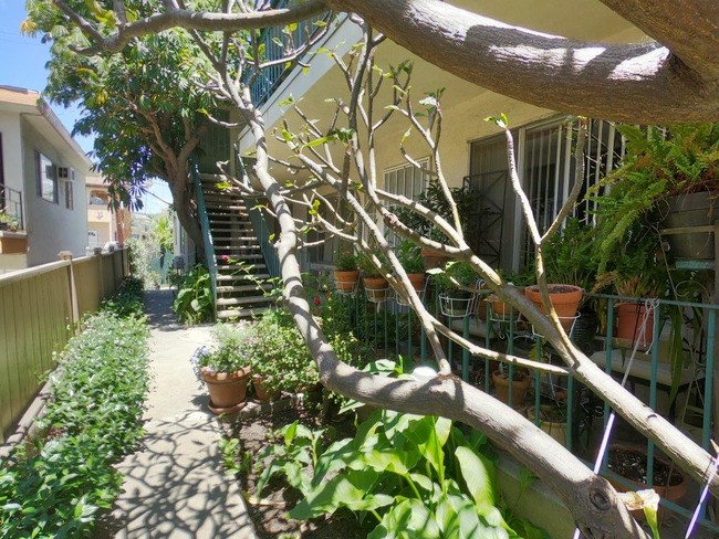 Foto del edificio - 5433 Barton Ave