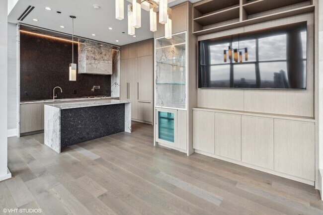 Building Photo - 355 N Halsted St
