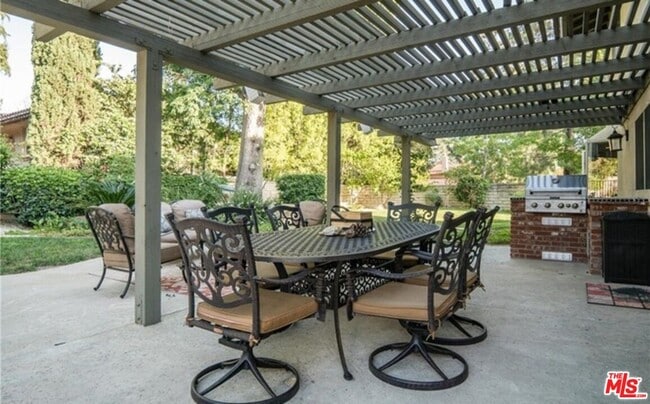 Building Photo - 11040 Salt Lake Ave