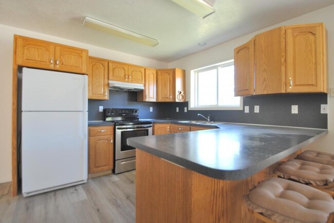 Building Photo - 289 E 9200 S