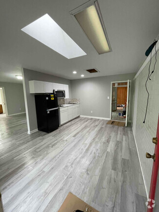Building Photo - 3064 Hicks Rd