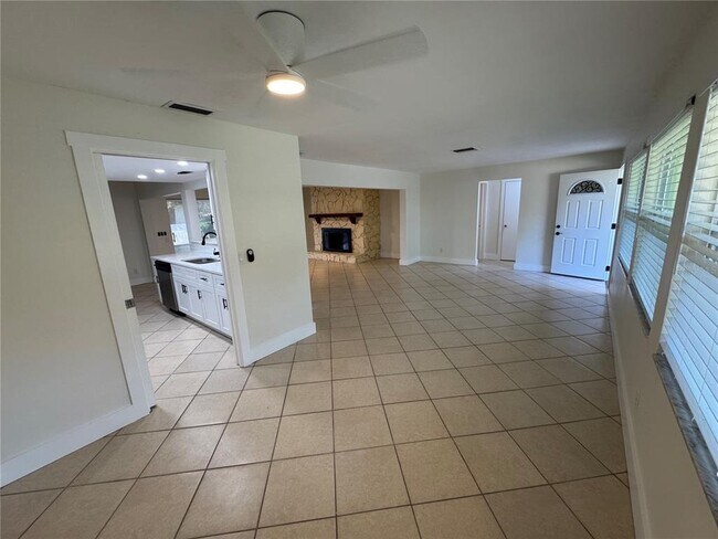 Building Photo - 509 E Park Dr