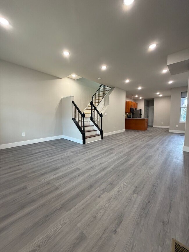 Foto del edificio - ??? NEWLY RENOVATED 3 BEDROOMS & 2.5 BATH HOUSE LOCATED IN HADDINGTON