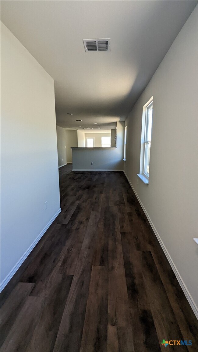 Foto del edificio - 521 Autumn Blaze