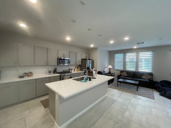 Building Photo - 11299 Glowing Ave