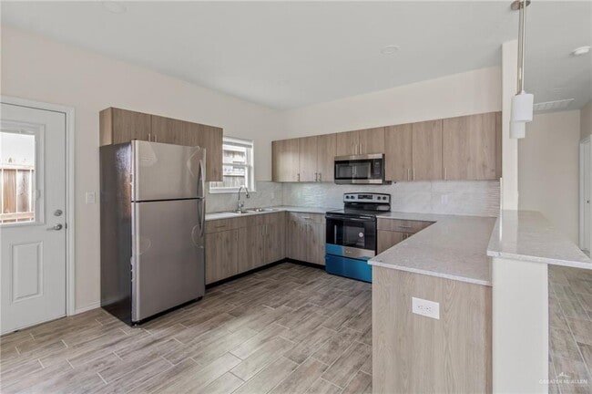 Building Photo - 10 N Hester St