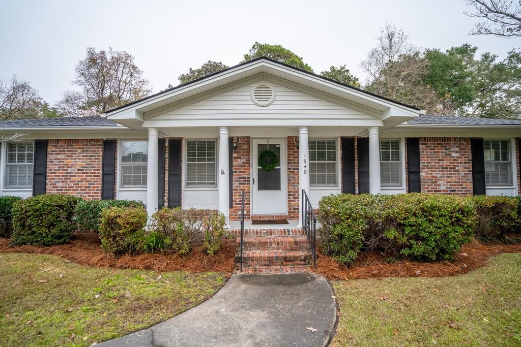 Primary Photo - 990 Stono River Dr