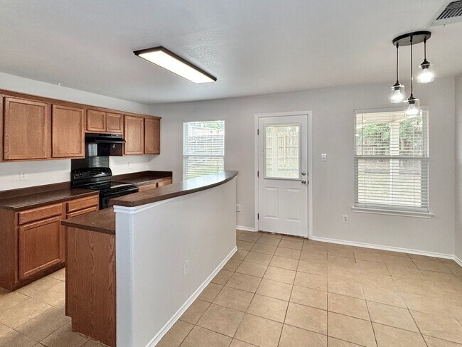 Building Photo - Spacious two story home!