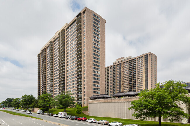 Building Photo - Skyline Square North and South