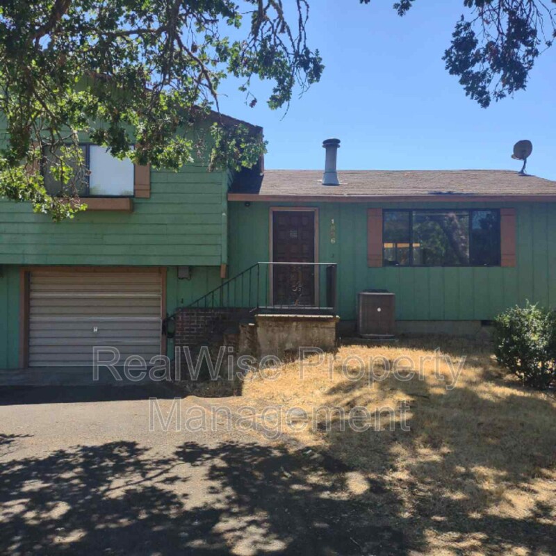 1896 NE Todd St, Roseburg, OR 97470 Condo for Rent in Roseburg, OR