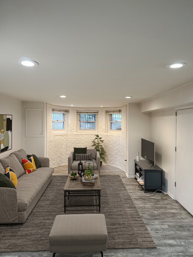 Open living/dining/work space - 1710 P St NW