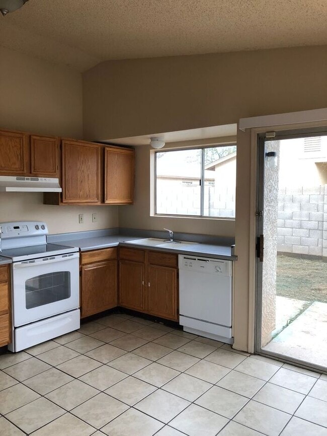 Building Photo - COMING SOON! Adorable 3 Bed 2 Bath in Toll...