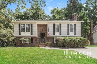 Building Photo - 2305 Valleyview Dr