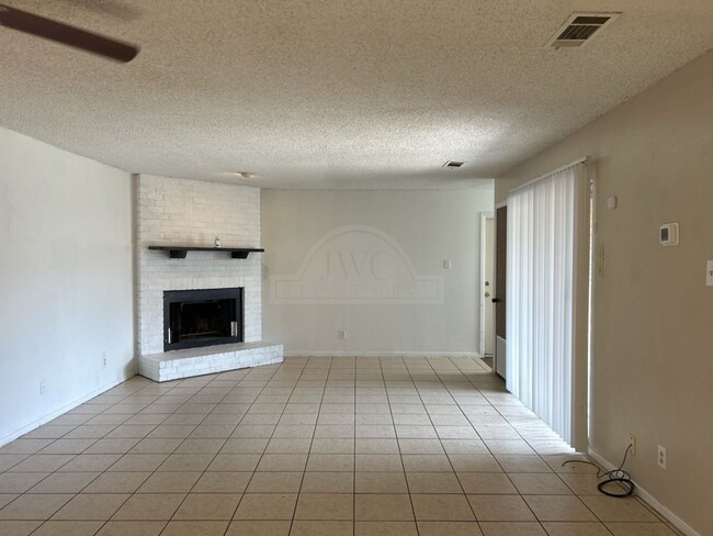 Foto del edificio - 2110 Hinkle Ave