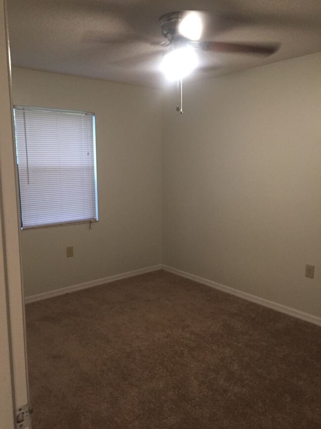 Building Photo - 3 br, 2 bath House - 1522 MELROSE ST