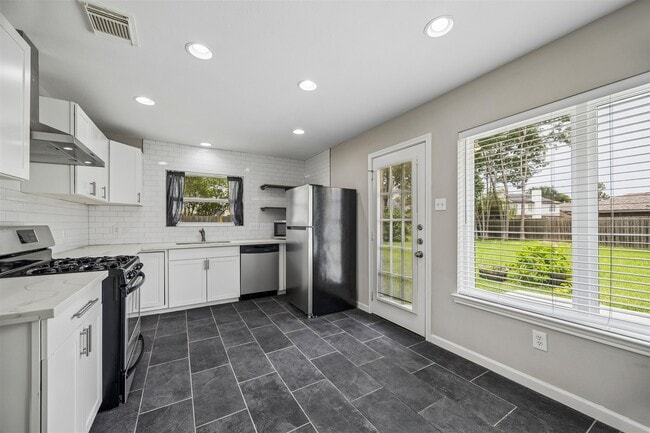 Building Photo - 2414 Chelston Ct