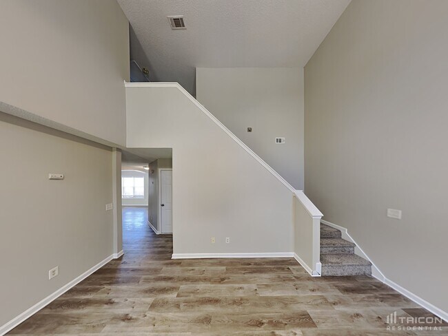 Building Photo - 156 Hillcrest Ct