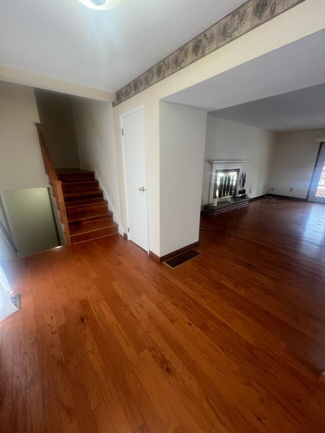 Foto del edificio - Spacious 4 Bedroom 3 Bathroom in Westchester!