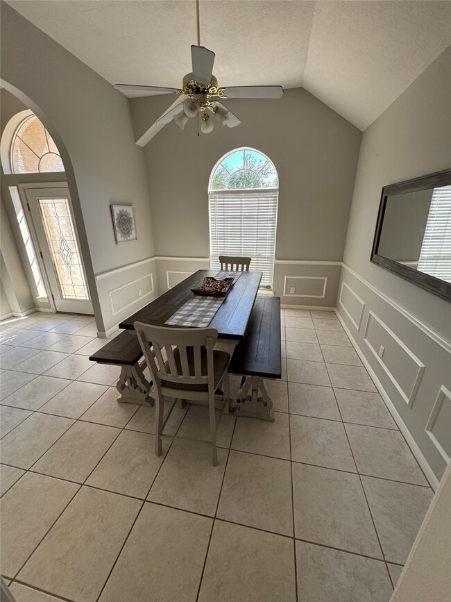 Building Photo - 14024 Shoreline Dr