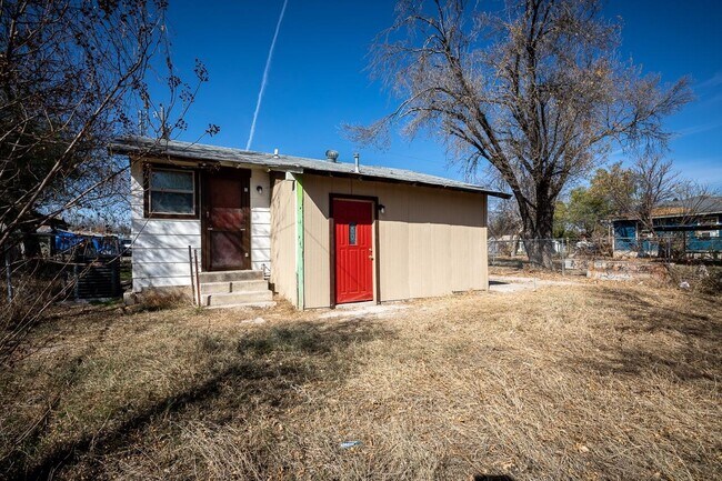 Building Photo - 311 W Bowie St