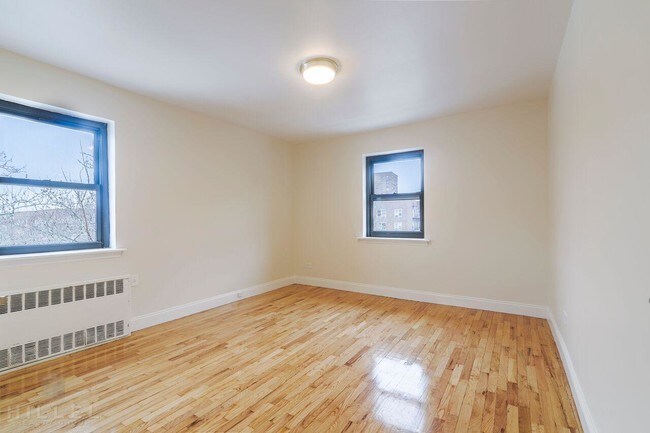 Foto del edificio - 9960 64th Ave