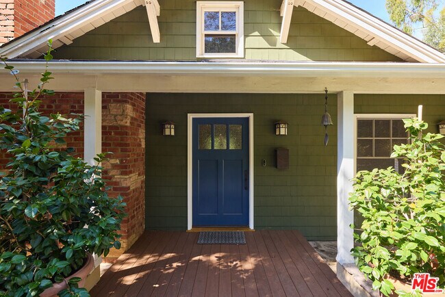Building Photo - 621 N Saltair Ave