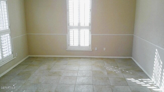 Building Photo - 901 Las Aves Pl