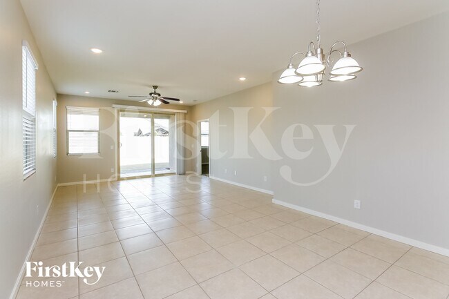 Foto del edificio - 3788 E Henson St
