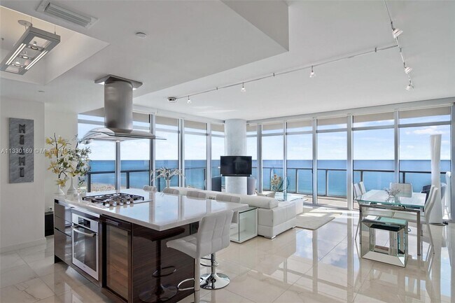Foto del edificio - 3737 Collins Ave