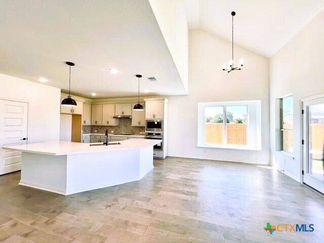 Building Photo - 608 Breeze Hollow Ln